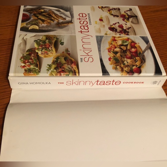 The Skinnytaste Cookbook: Light on Calories, Big on Flavour by Gina Homolka - Picture 4 of 9